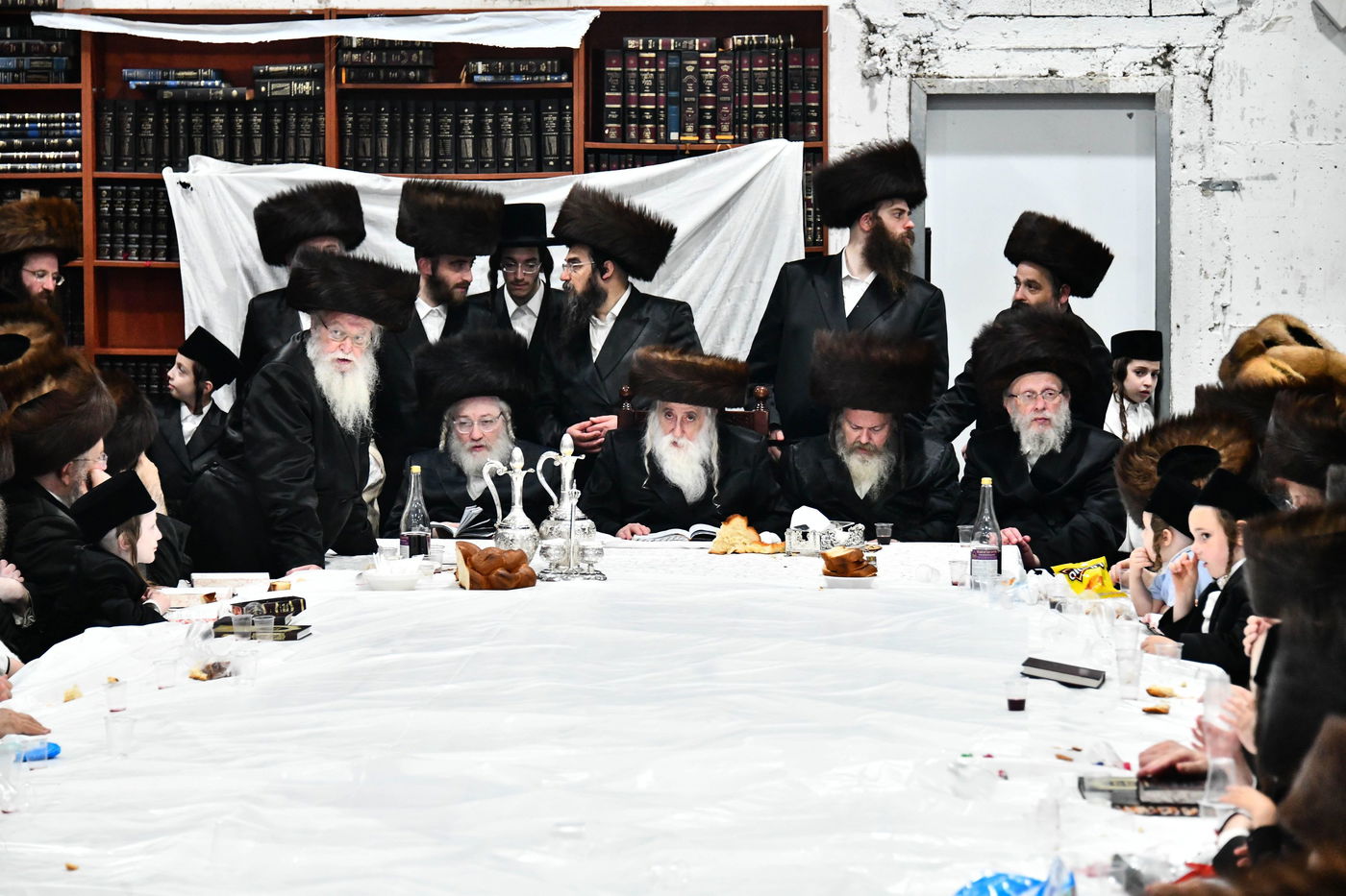 נעילת חג השבועות בחצה"ק מכנובקא בעלזא