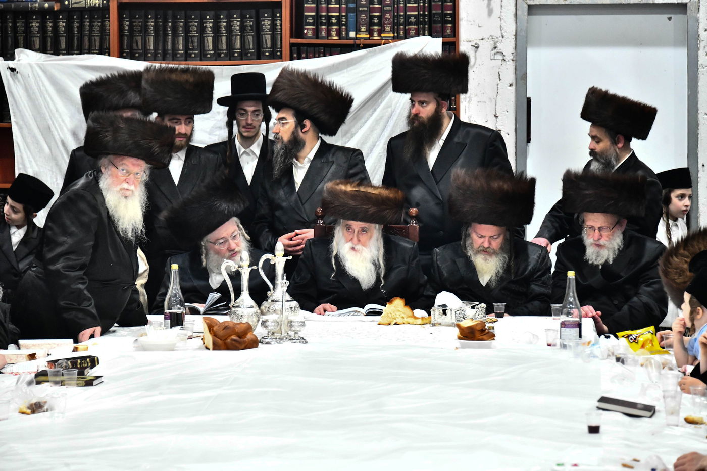 נעילת חג השבועות בחצה"ק מכנובקא בעלזא