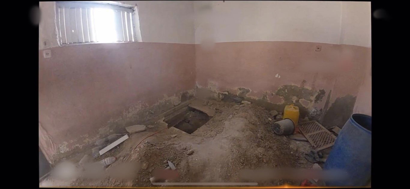 תיעוד: מעברי קירות ששימשו את מחבלי חמאס בתוך הבתים