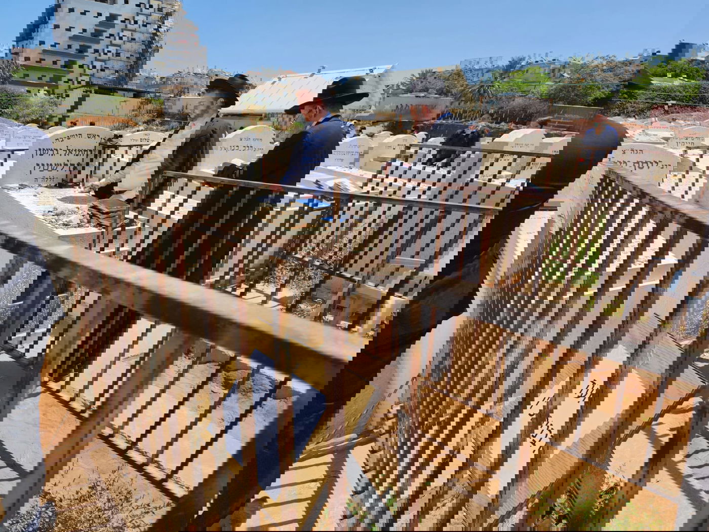 הגאון רבי ישעיה אדלר על קברו של מרן הגרי"ג אדלשטיין זצוק"ל, הבוקר