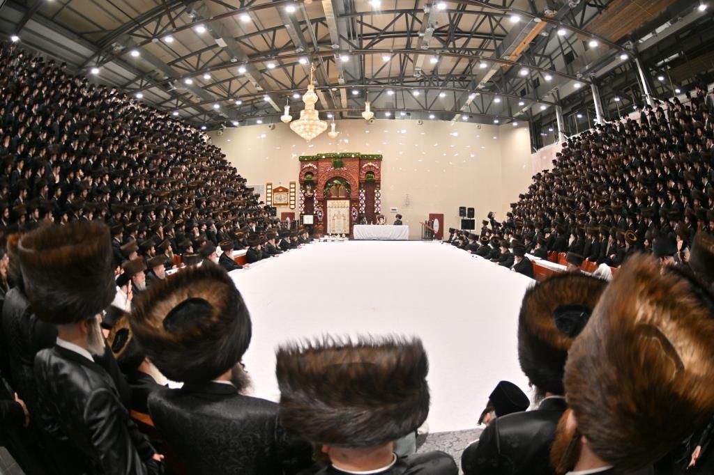 חג השבועות בחצה"ק ויז'ניץ