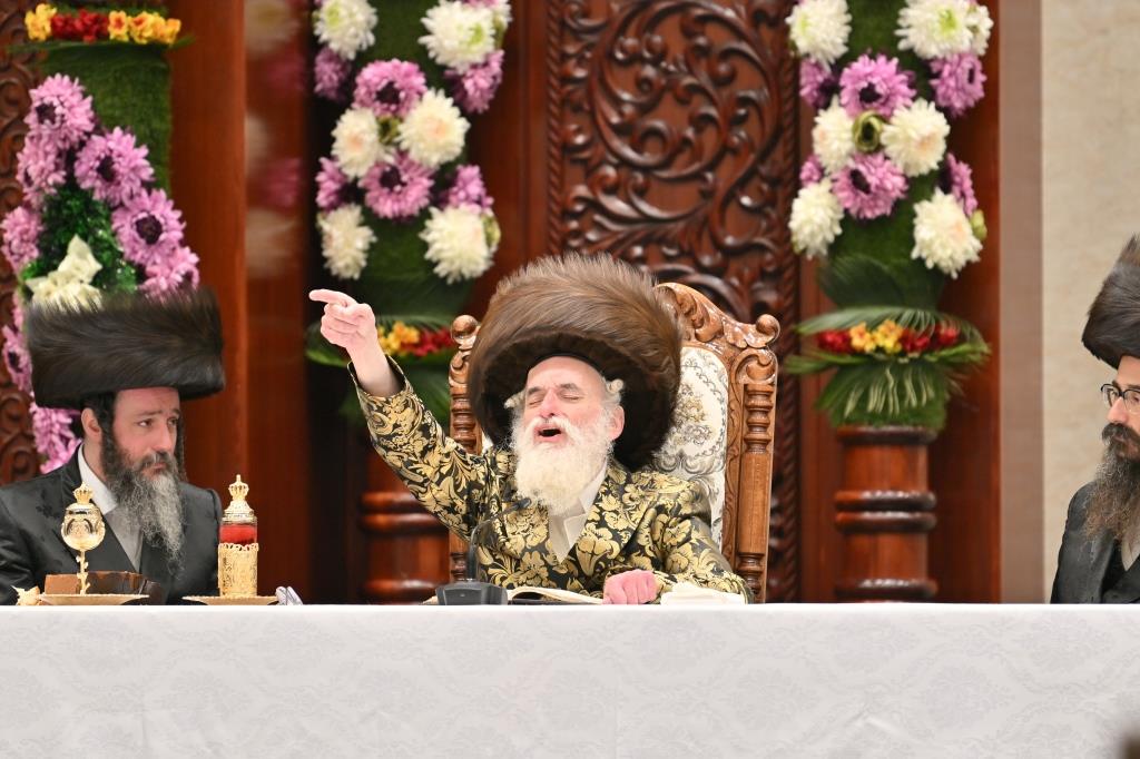 חג השבועות בחצה"ק ויז'ניץ