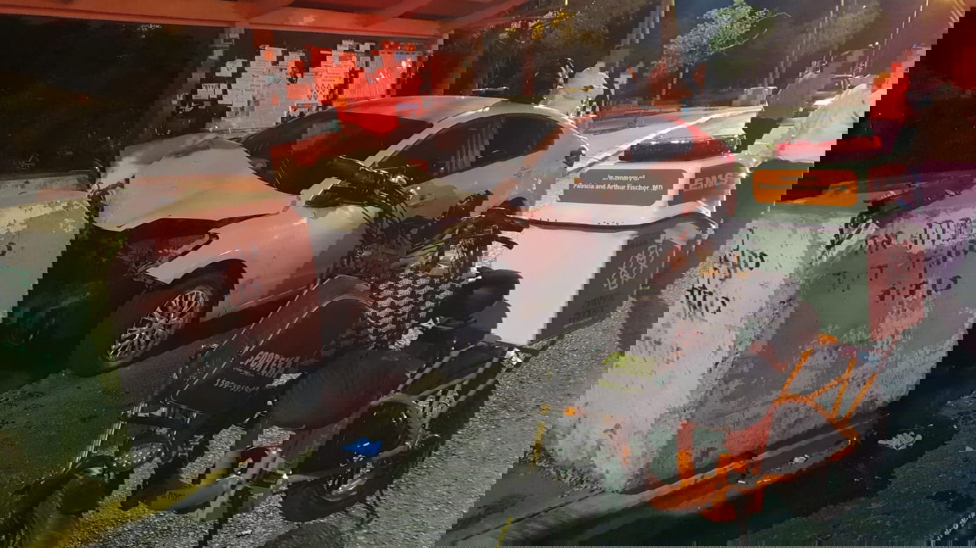 הרכב התנגש בבטונדה בירושלים; שני הנוסעים חולצו ופונו