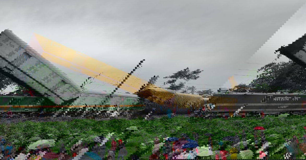 רכבת באוויר לאחר ההתנגשות 