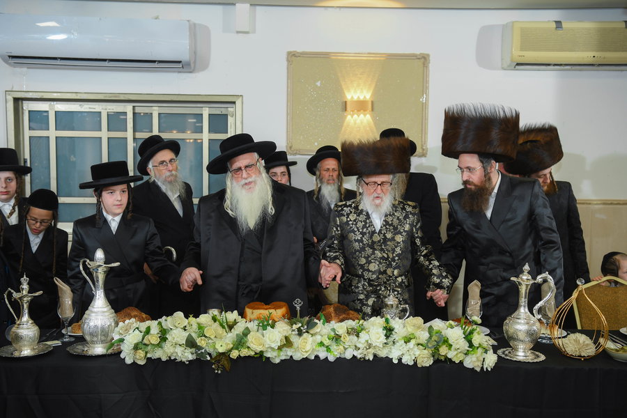 שמחת הבר מצווה לנכד האדמו"ר מזלוטשוב