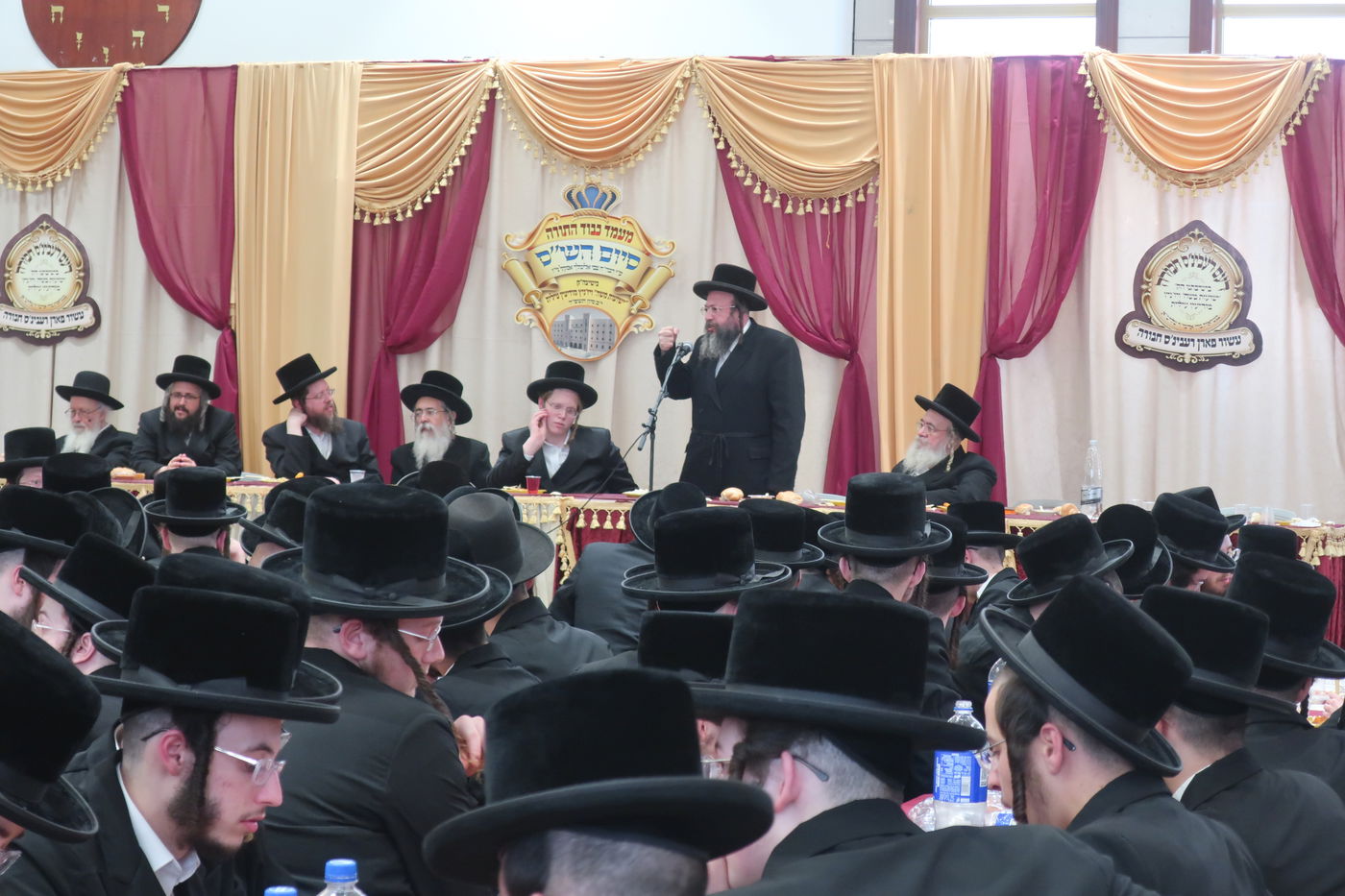 סיום הש"ס בישיבת ויז'ניץ בברכפלד