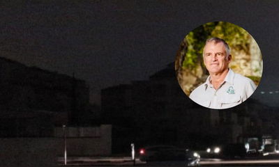 שאול גולדשטיין ברקע הפסקת חשמל