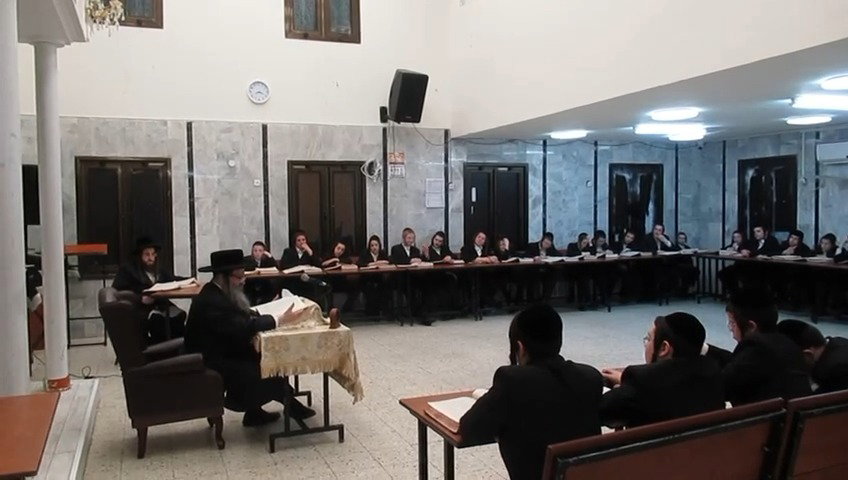 הגה"צ ראש ישיבת סאטמר בפלפול תורני עם תלמידיו