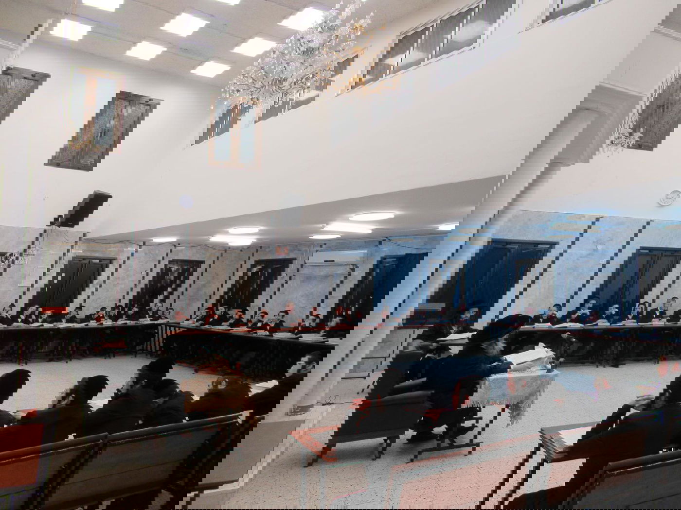 הגה"צ ראש ישיבת סאטמר בפלפול תורני עם תלמידיו