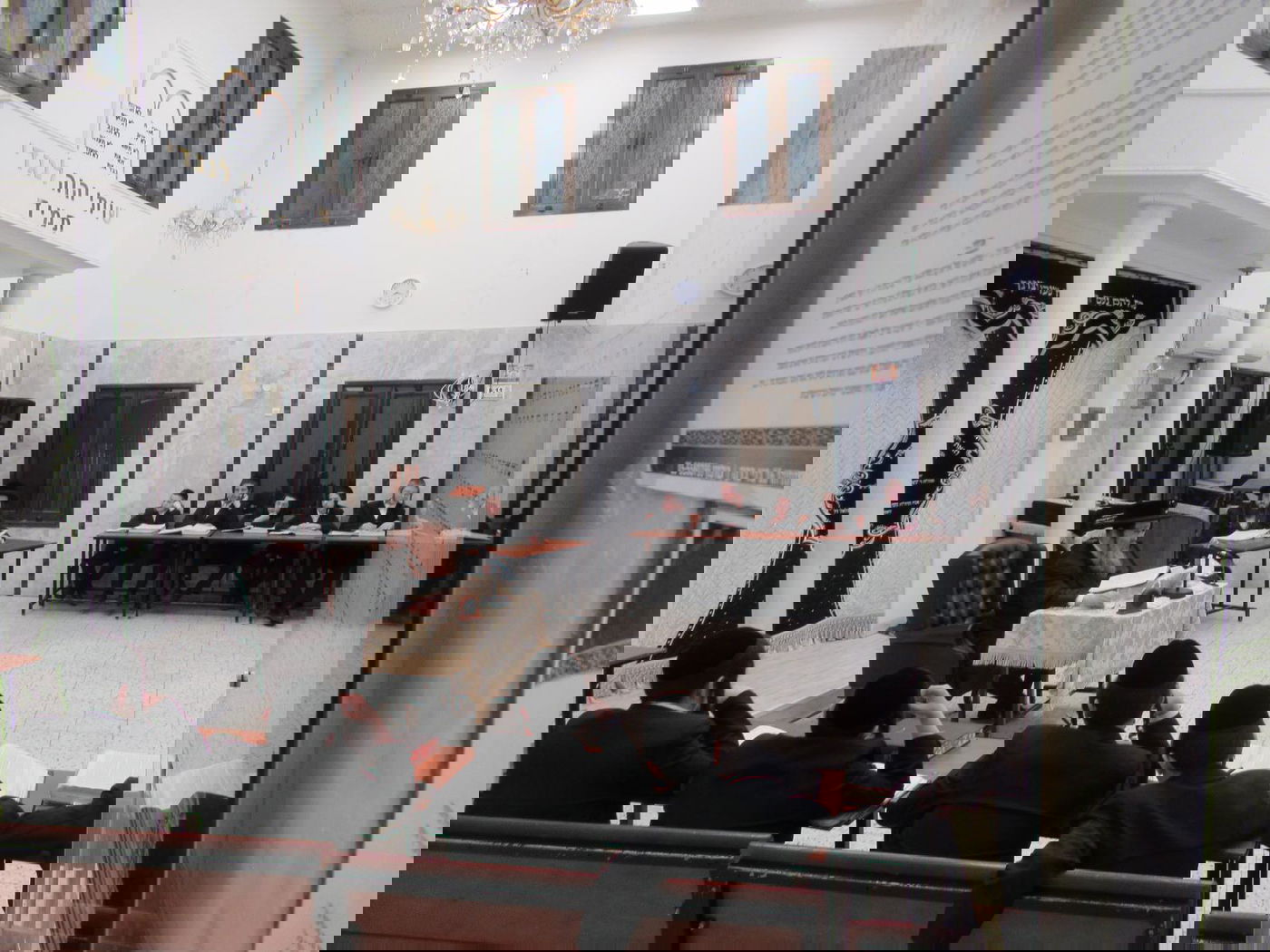 הגה"צ ראש ישיבת סאטמר בפלפול תורני עם תלמידיו