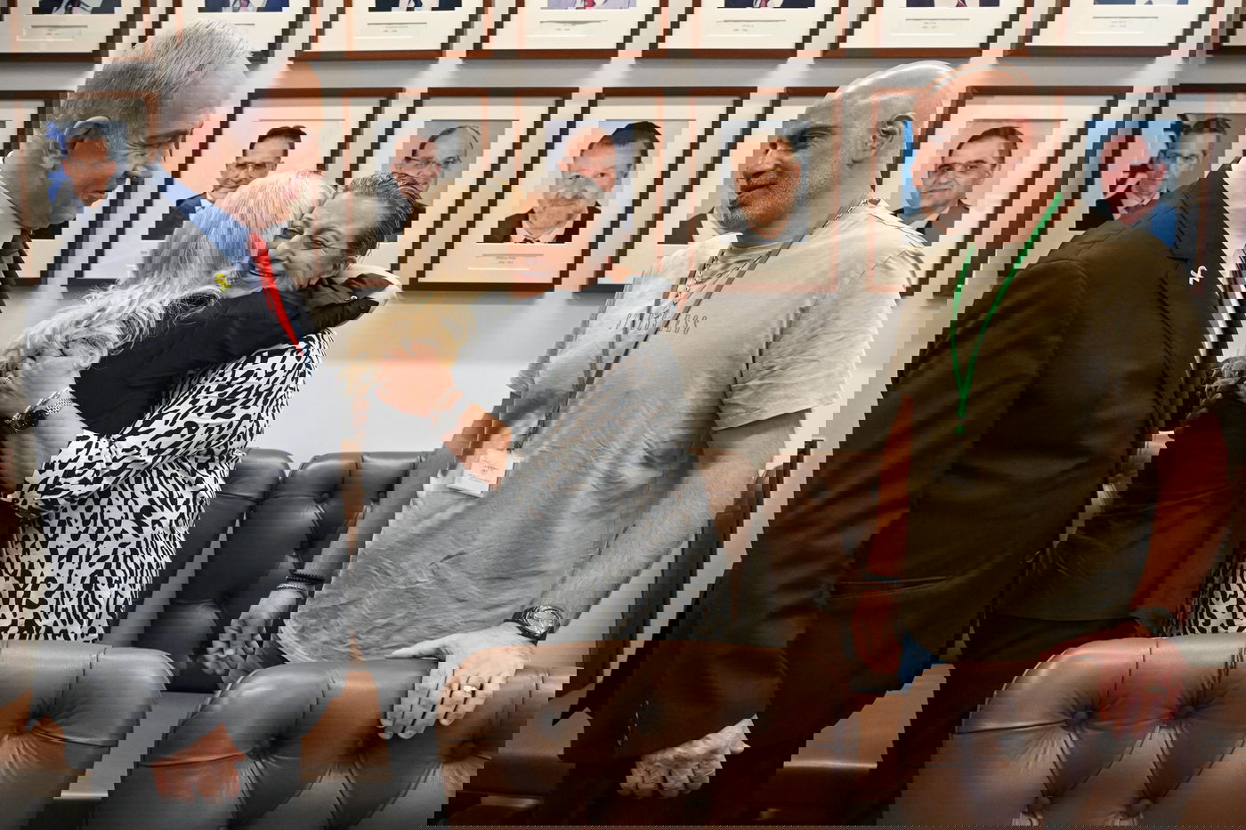 "אתה נראה נהדר"; נתניהו ושרה נפגשו עם החטוף שחולץ