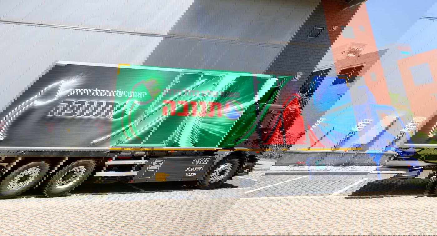 משאית מתוצרת Volvo מדגם FE (VNMUBB), שהיא גם המשאית החשמלית המצוננת הראשונה בישראל