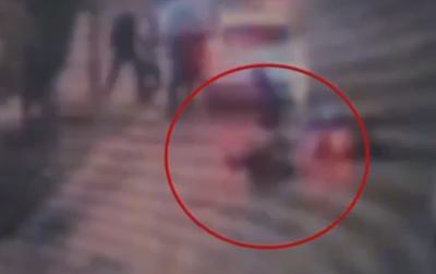 בלב השכונה החרדית: איים על עוברי אורח, שדד ודקר קצין 