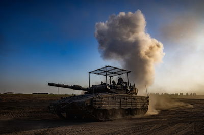 חריג: טנק ירה לעבר מטרה בעזה - ופגע ברכב ישראלי בעוטף