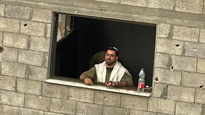 מתפלל שחרית ברצועה: התמונה האחרונה של הלוחם הי"ד