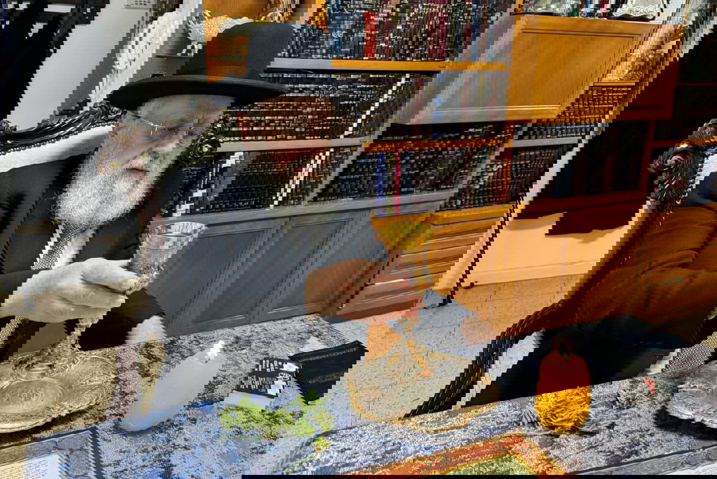 הרב יוסף, בהבדלה הערב בביתו