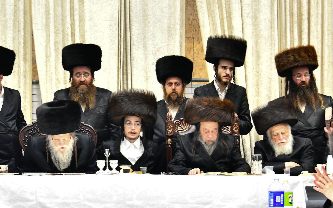 מוצאי שבת שבע ברכות בחצה"ק מודז'יץ