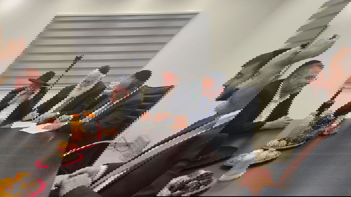 ש"ס ודגל חותמים, הערב