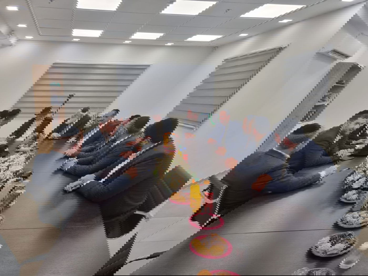 ש"ס ודגל חותמים, הערב