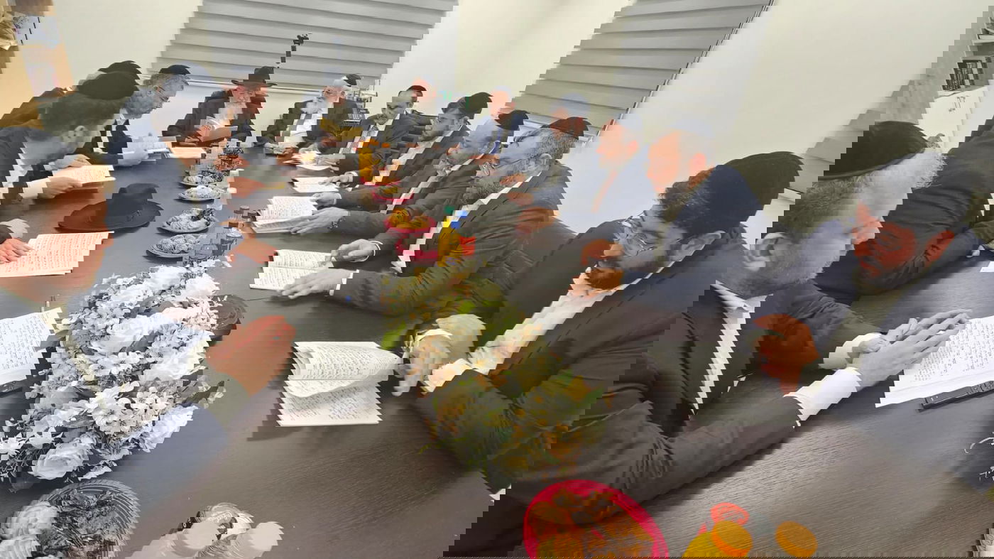 ש"ס ודגל חותמים, הערב