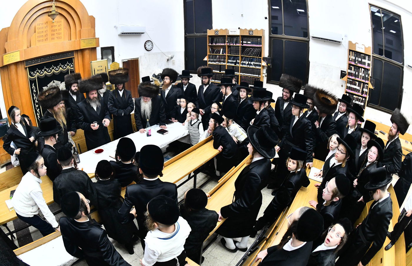 האדמו"ר מפיטסבורג מוצאי שב"ק בב"ב