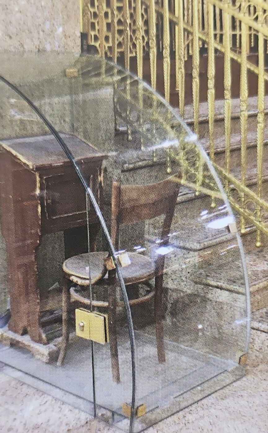 כסא האדמו"ר מבעלזא זי"ע בביהמ"ד הגדול