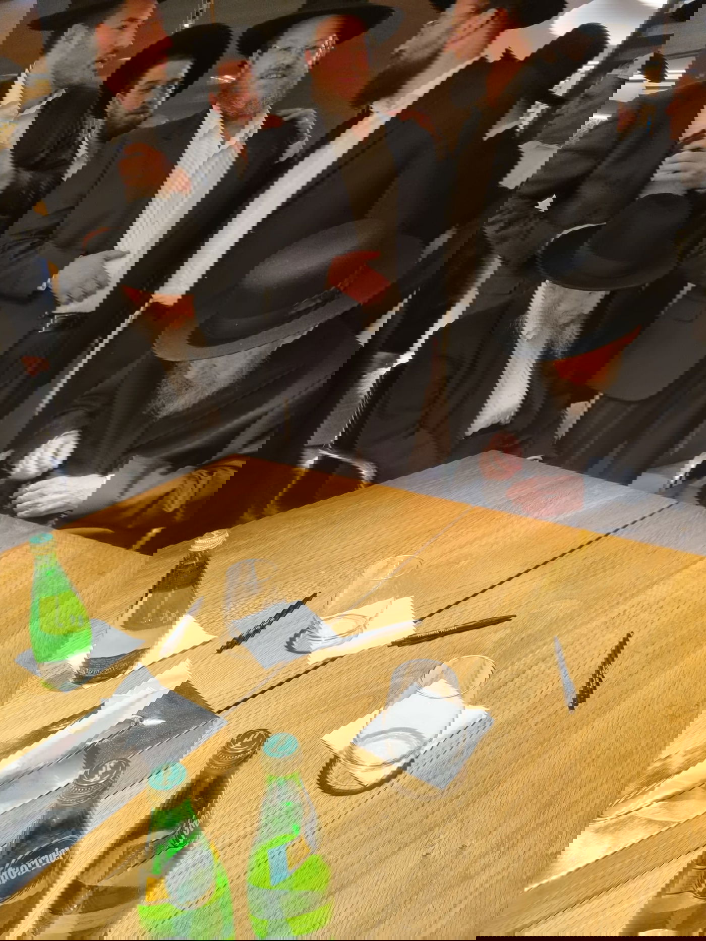 היסטוריה חרדית | גדולי ישראל בראשות הגר"ד לנדו יצאו למסע הקמת קרן עולם התורה