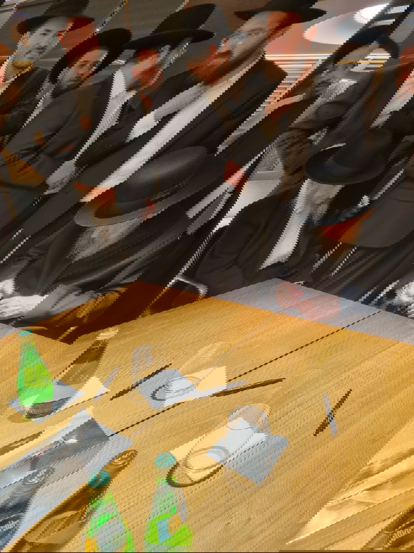 היסטוריה חרדית | גדולי ישראל בראשות הגר"ד לנדו יצאו למסע הקמת קרן עולם התורה