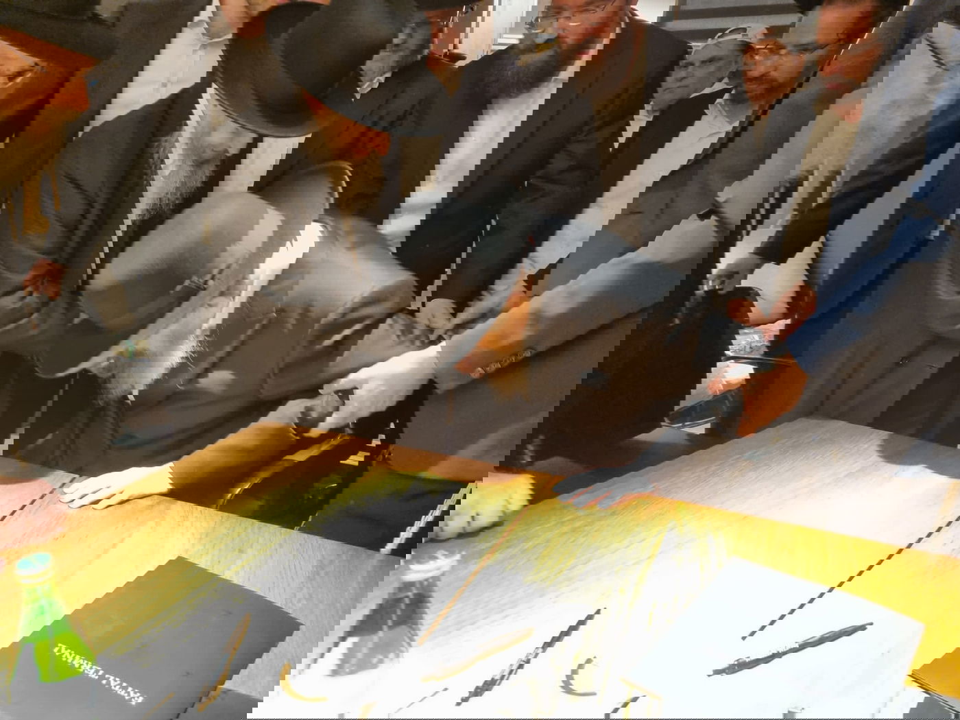 היסטוריה חרדית | גדולי ישראל בראשות הגר"ד לנדו יצאו למסע הקמת קרן עולם התורה