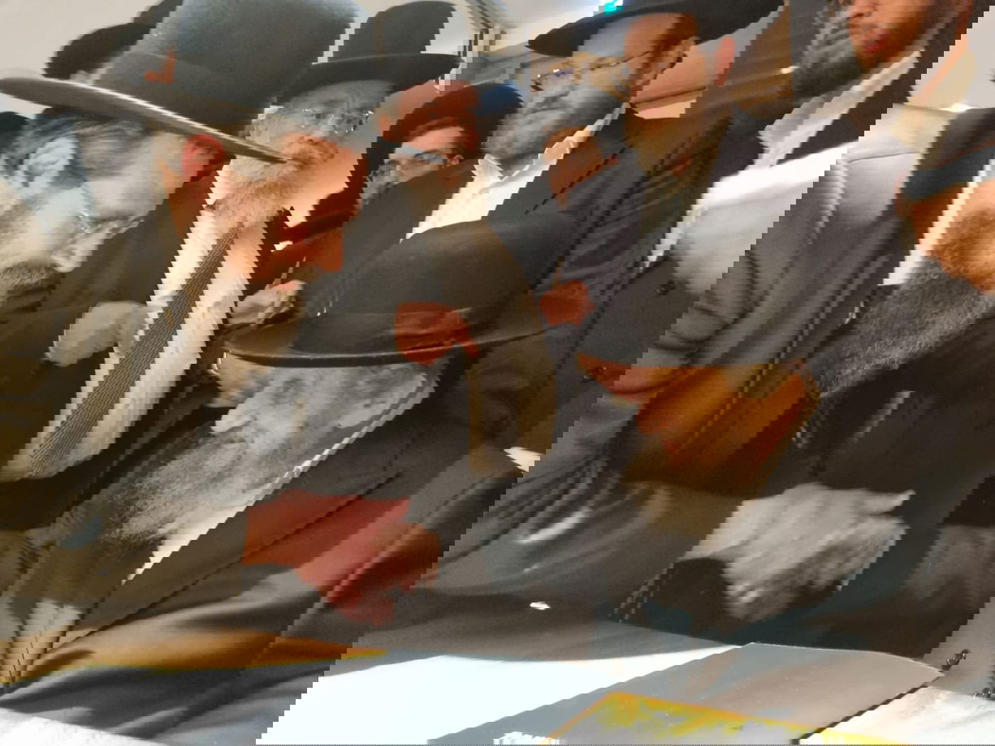 היסטוריה חרדית | גדולי ישראל בראשות הגר"ד לנדו יצאו למסע הקמת קרן עולם התורה