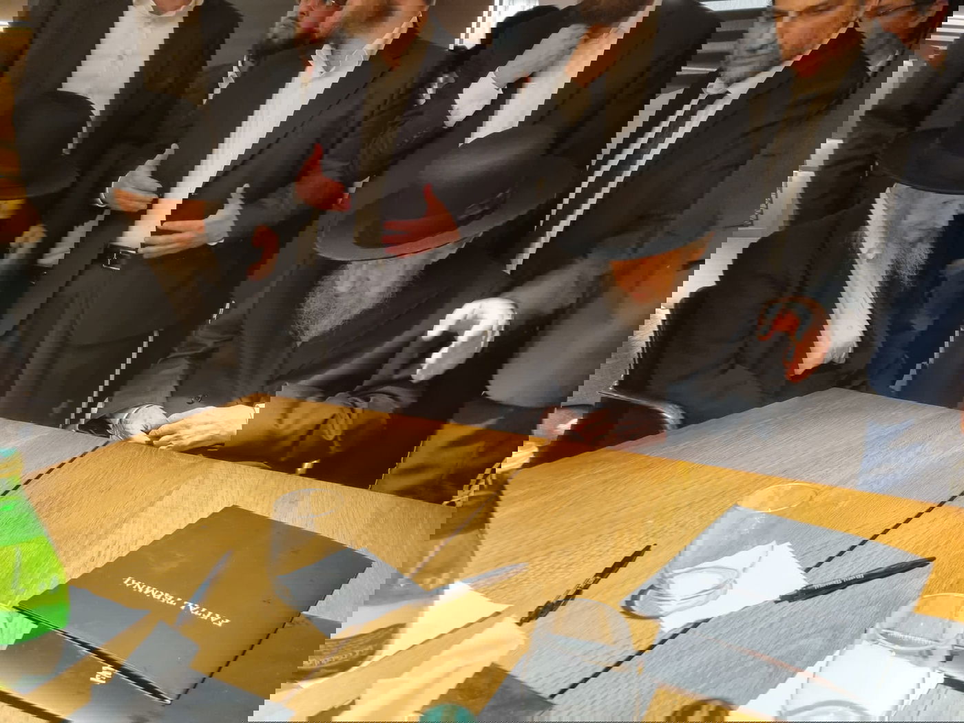 היסטוריה חרדית | גדולי ישראל בראשות הגר"ד לנדו יצאו למסע הקמת קרן עולם התורה