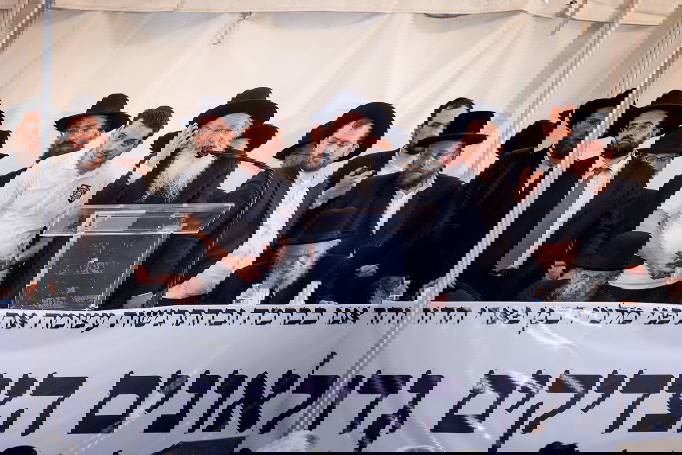 עוצמה אדירה בליקווד: רבבות קיבלו בהתרגשות את פני גדולי ישראל וראשי הישיבות | תיעוד