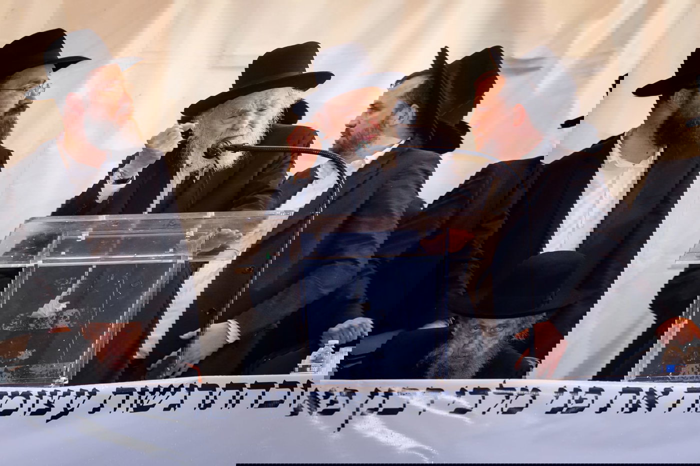 עוצמה אדירה בליקווד: רבבות קיבלו בהתרגשות את פני גדולי ישראל וראשי הישיבות | תיעוד