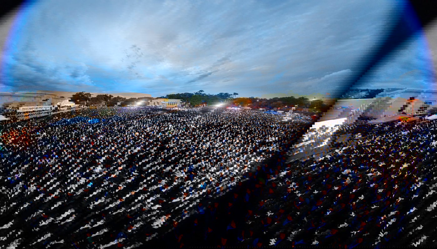 עוצמה אדירה בליקווד: רבבות קיבלו בהתרגשות את פני גדולי ישראל וראשי הישיבות | תיעוד