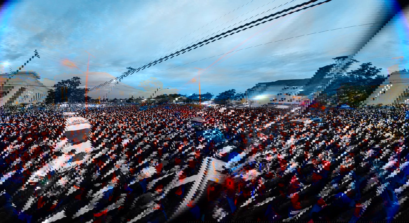 עוצמה אדירה בליקווד: רבבות קיבלו בהתרגשות את פני גדולי ישראל וראשי הישיבות | תיעוד