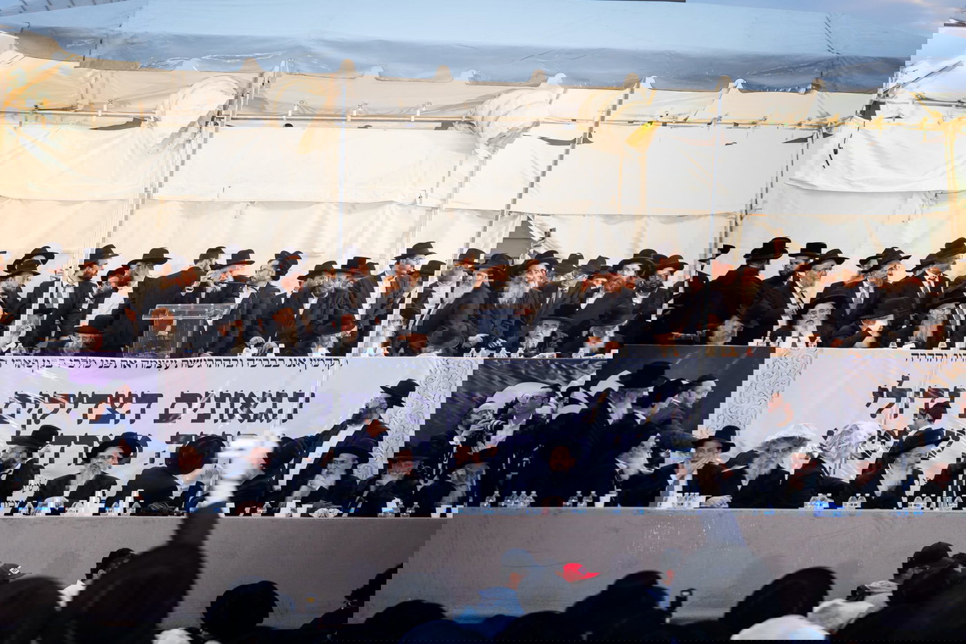 עוצמה אדירה בליקווד: רבבות קיבלו בהתרגשות את פני גדולי ישראל וראשי הישיבות | תיעוד