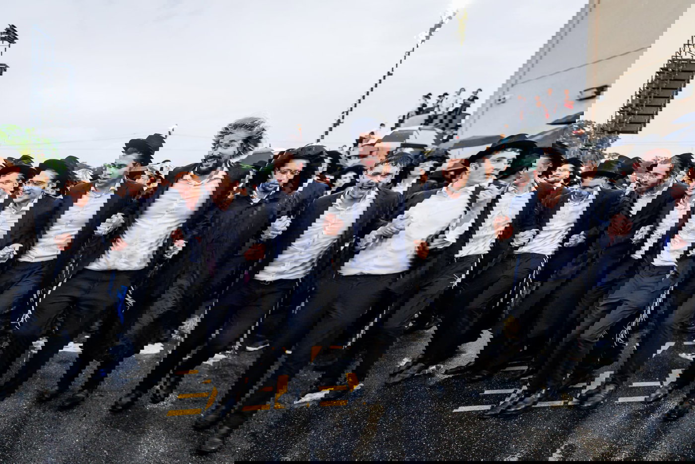 עוצמה אדירה בליקווד: רבבות קיבלו בהתרגשות את פני גדולי ישראל וראשי הישיבות | תיעוד