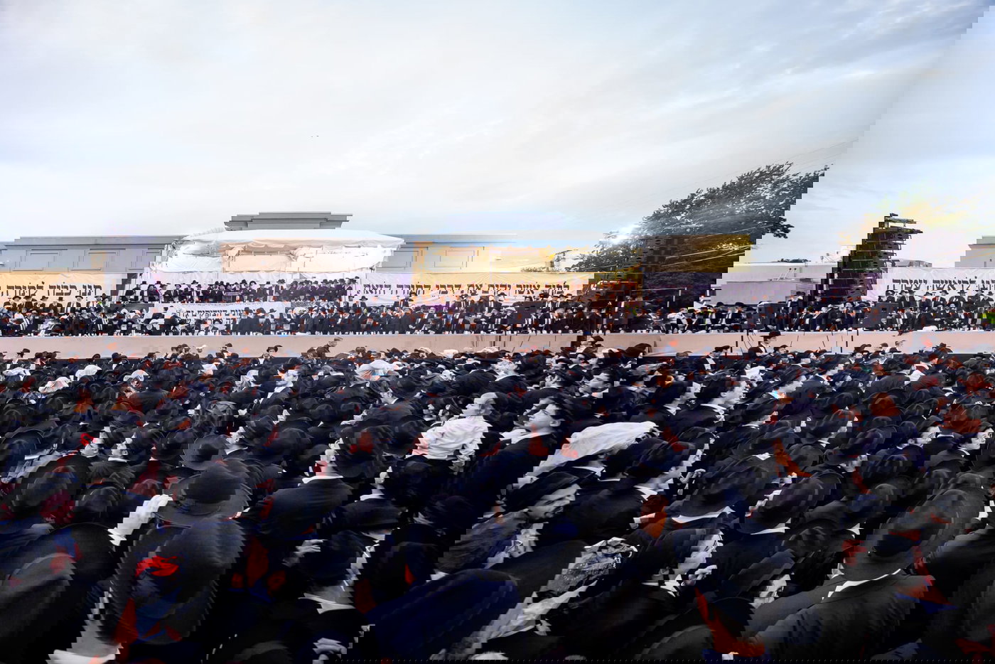 עוצמה אדירה בליקווד: רבבות קיבלו בהתרגשות את פני גדולי ישראל וראשי הישיבות | תיעוד