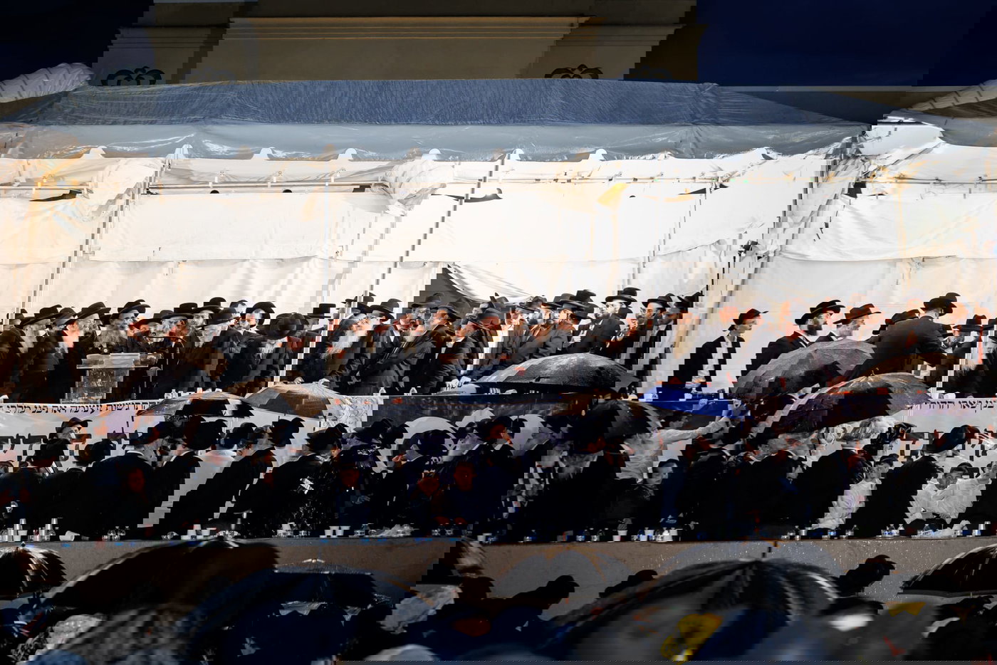 עוצמה אדירה בליקווד: רבבות קיבלו בהתרגשות את פני גדולי ישראל וראשי הישיבות | תיעוד