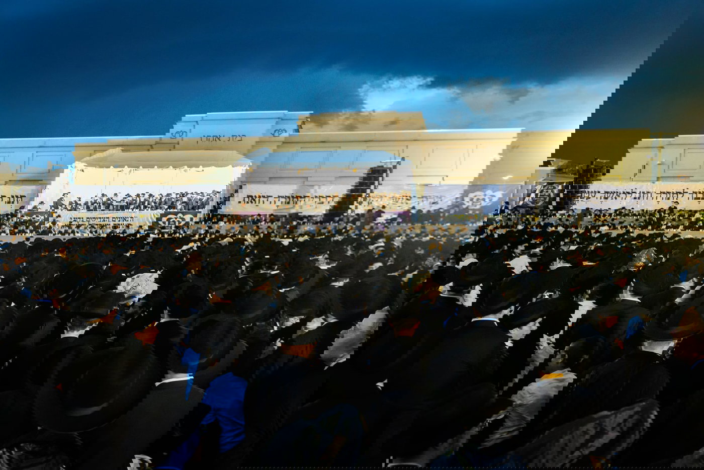 עוצמה אדירה בליקווד: רבבות קיבלו בהתרגשות את פני גדולי ישראל וראשי הישיבות | תיעוד