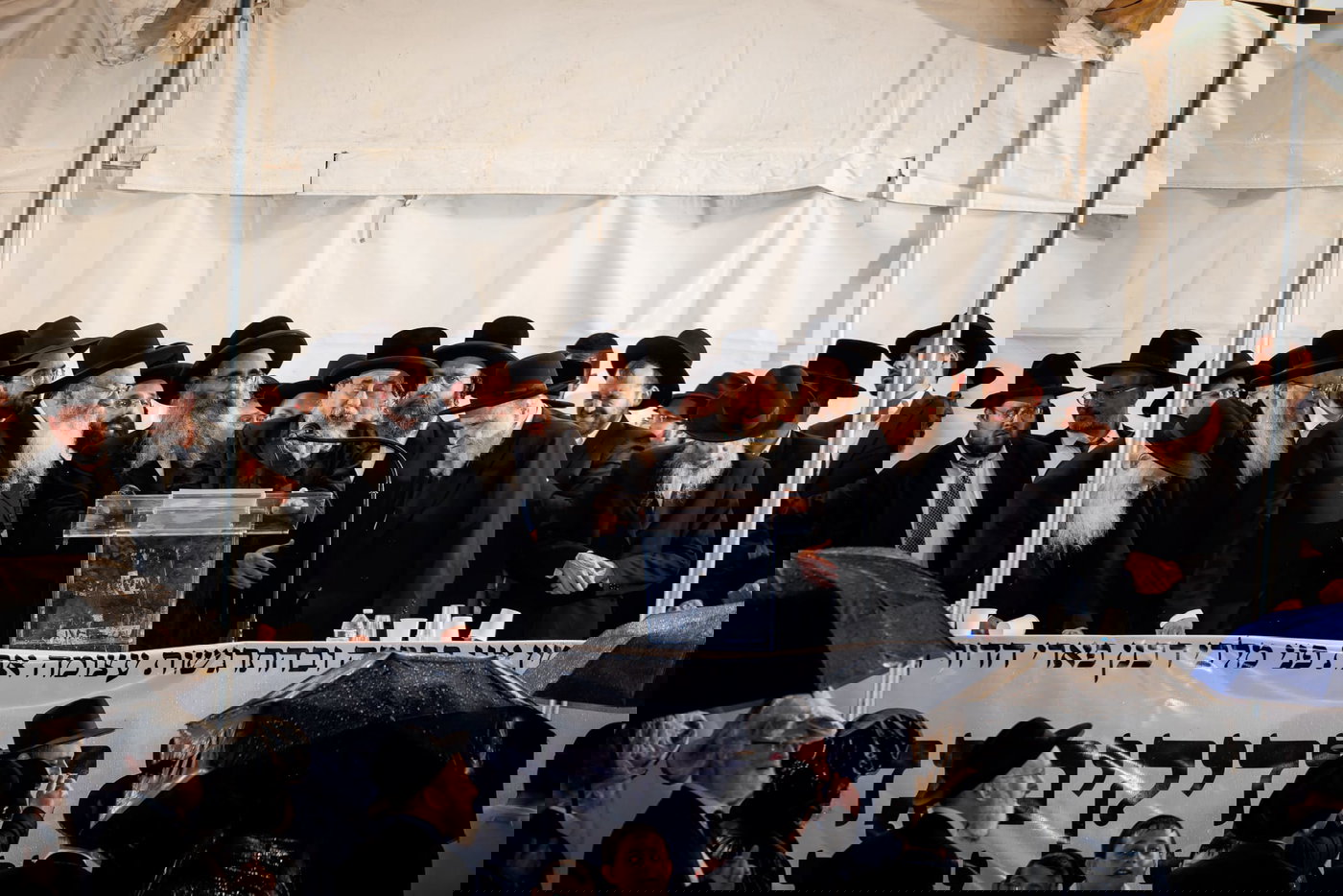 עוצמה אדירה בליקווד: רבבות קיבלו בהתרגשות את פני גדולי ישראל וראשי הישיבות | תיעוד