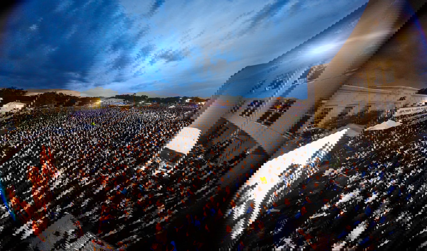 עוצמה אדירה בליקווד: רבבות קיבלו בהתרגשות את פני גדולי ישראל וראשי הישיבות | תיעוד