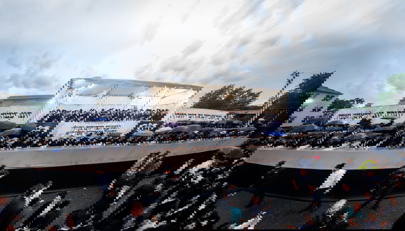 עוצמה אדירה בליקווד: רבבות קיבלו בהתרגשות את פני גדולי ישראל וראשי הישיבות | תיעוד