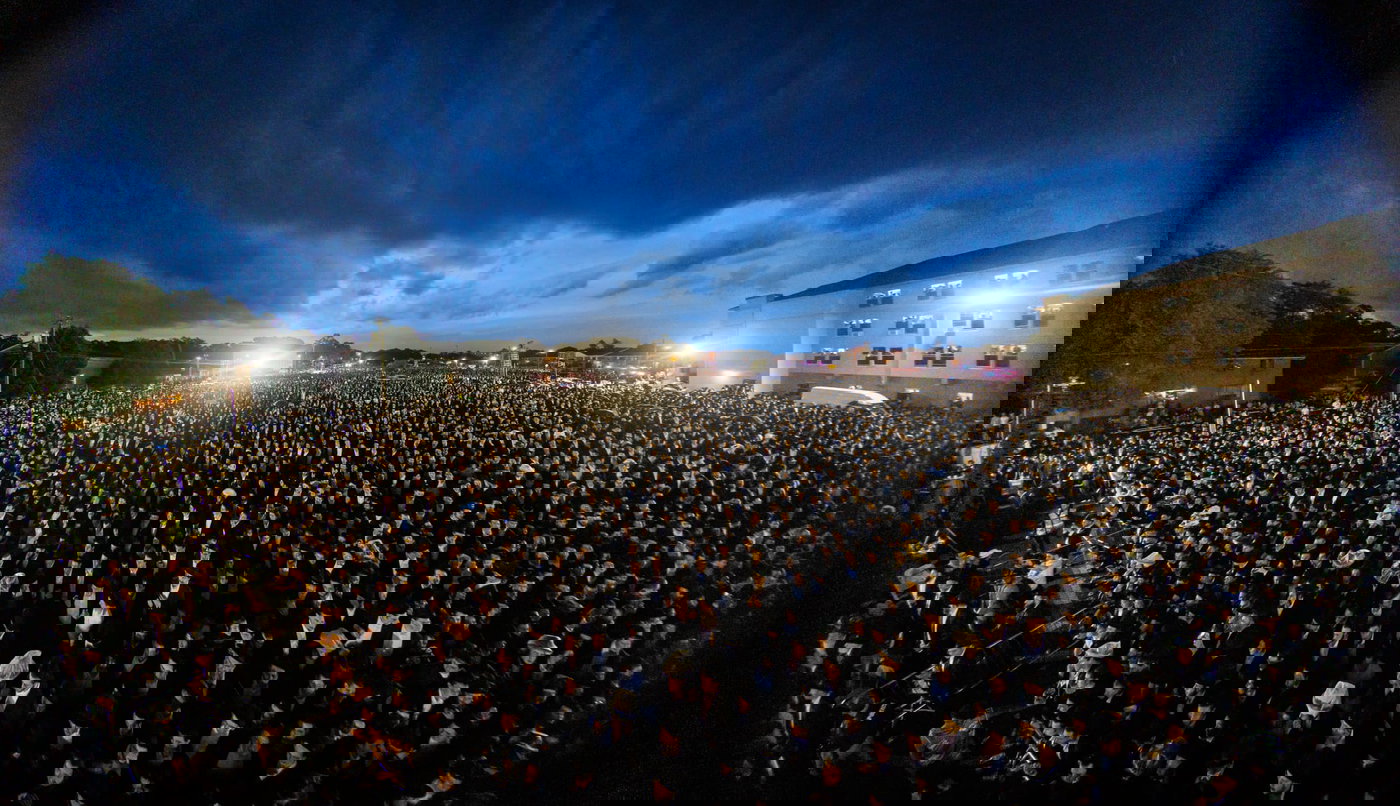 עוצמה אדירה בליקווד: רבבות קיבלו בהתרגשות את פני גדולי ישראל וראשי הישיבות | תיעוד