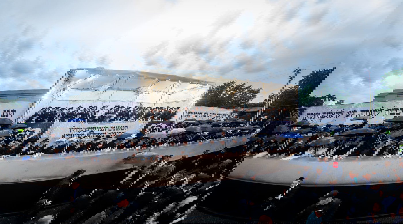 עוצמה אדירה בליקווד: רבבות קיבלו בהתרגשות את פני גדולי ישראל וראשי הישיבות | תיעוד