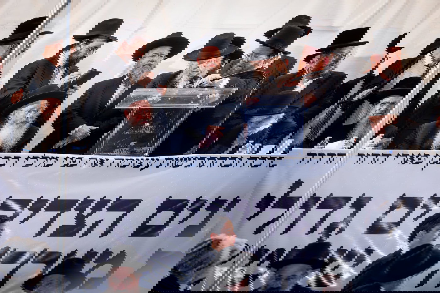 עוצמה אדירה בליקווד: רבבות קיבלו בהתרגשות את פני גדולי ישראל וראשי הישיבות | תיעוד