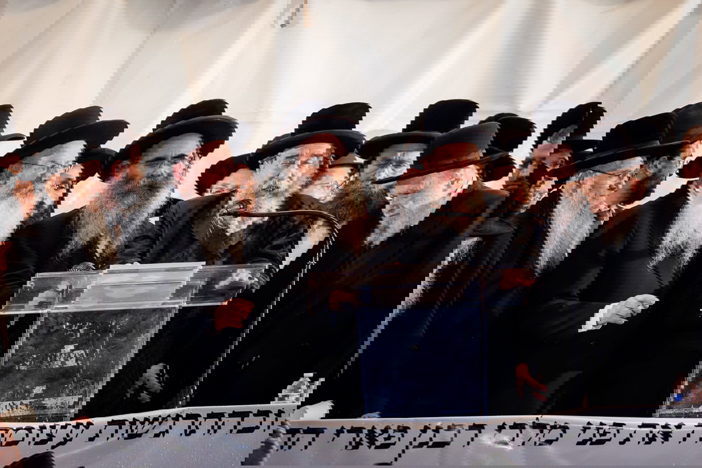 עוצמה אדירה בליקווד: רבבות קיבלו בהתרגשות את פני גדולי ישראל וראשי הישיבות | תיעוד
