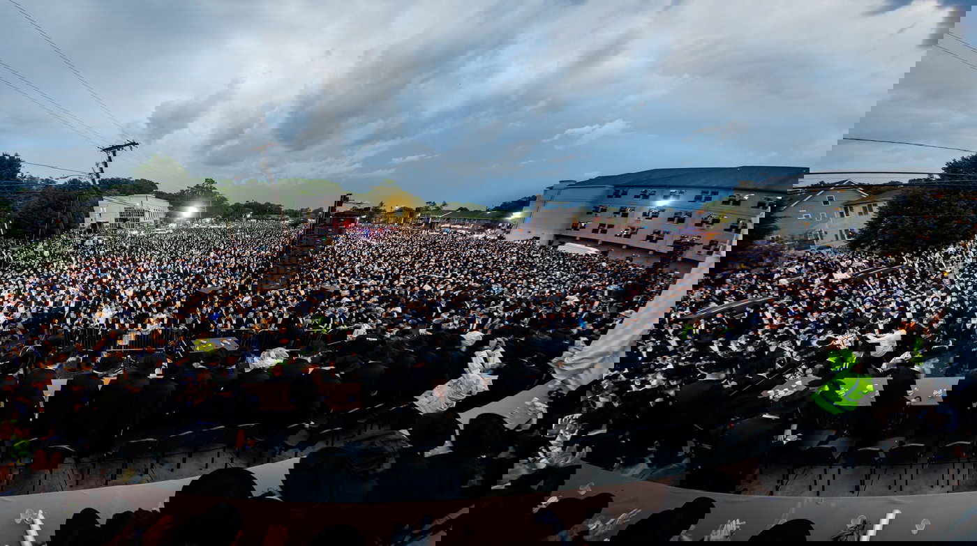 עוצמה אדירה בליקווד: רבבות קיבלו בהתרגשות את פני גדולי ישראל וראשי הישיבות | תיעוד