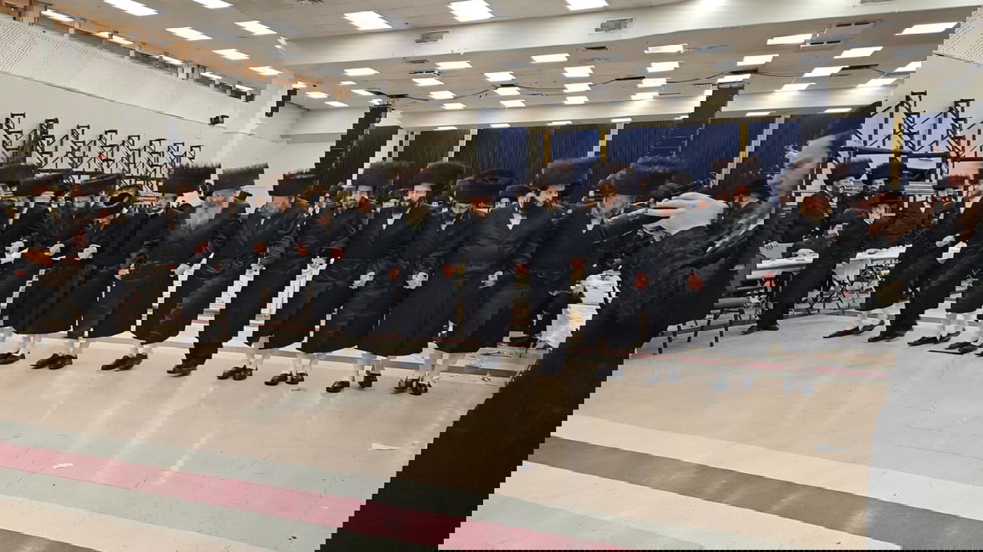 שמחת נשואי נכדת האדמו"ר מבאבוב 45 