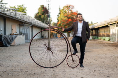 אבי לרנר בסינגל חדש: "השמחה תחייך"